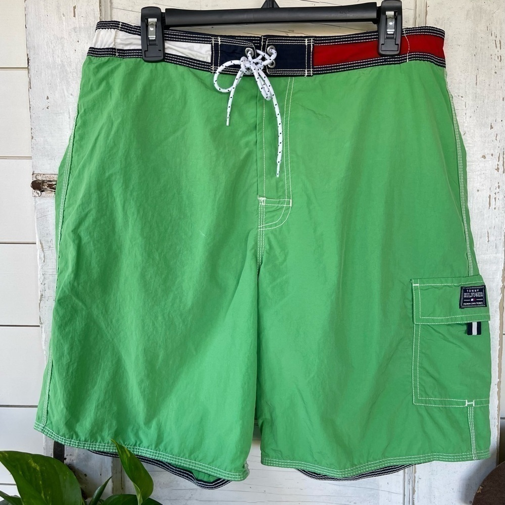 TOMMY HILFIGER, MENS, PREMIUM SWIM TRUNKS IN APPLE GREEN. SIZE L